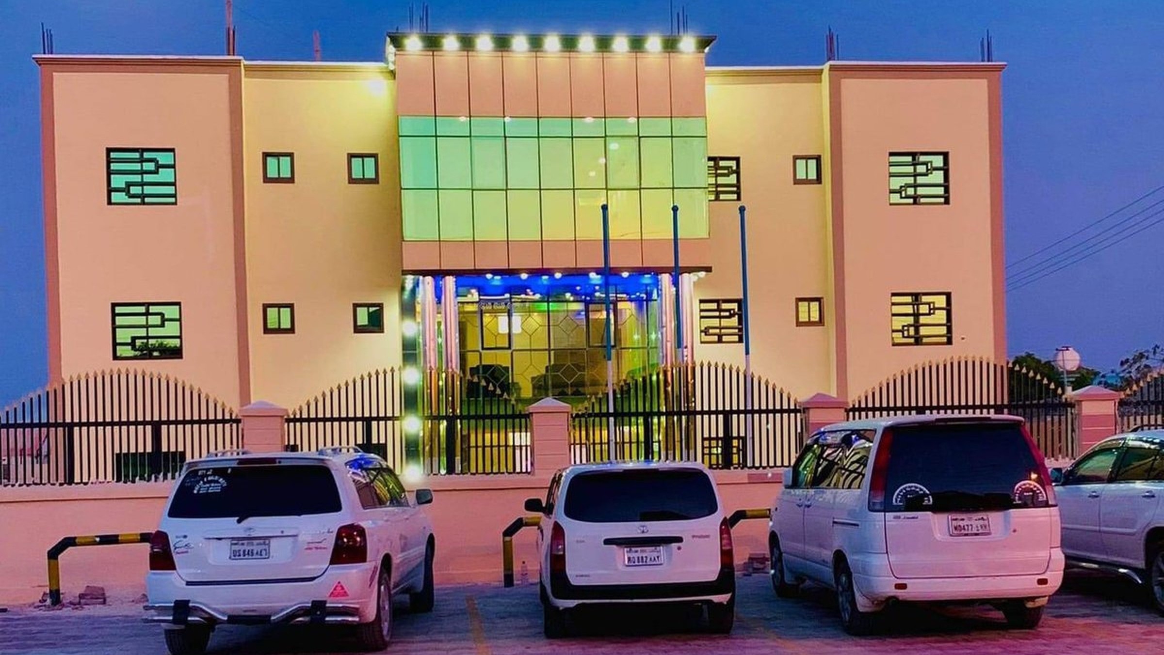 Safari Hotel Qardho exterior at dusk